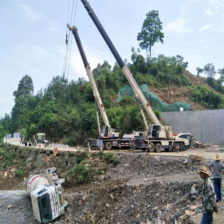 五华汽车掉沟里叫吊车救援要多少钱
