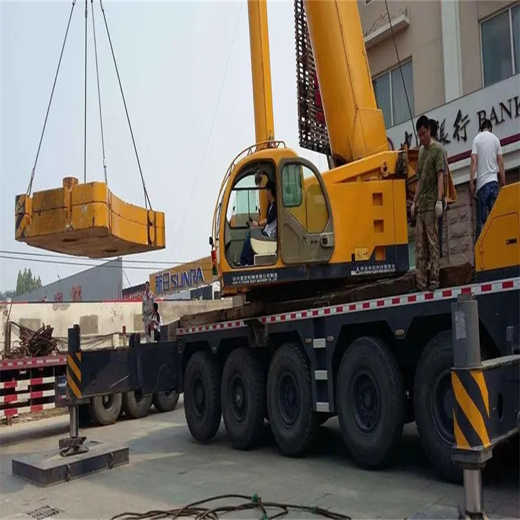 五华当地吊车出租|机器吊装|75吨|工厂搬迁服务